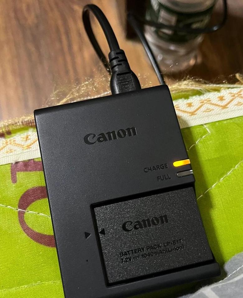 电脑充电口指示灯闪烁